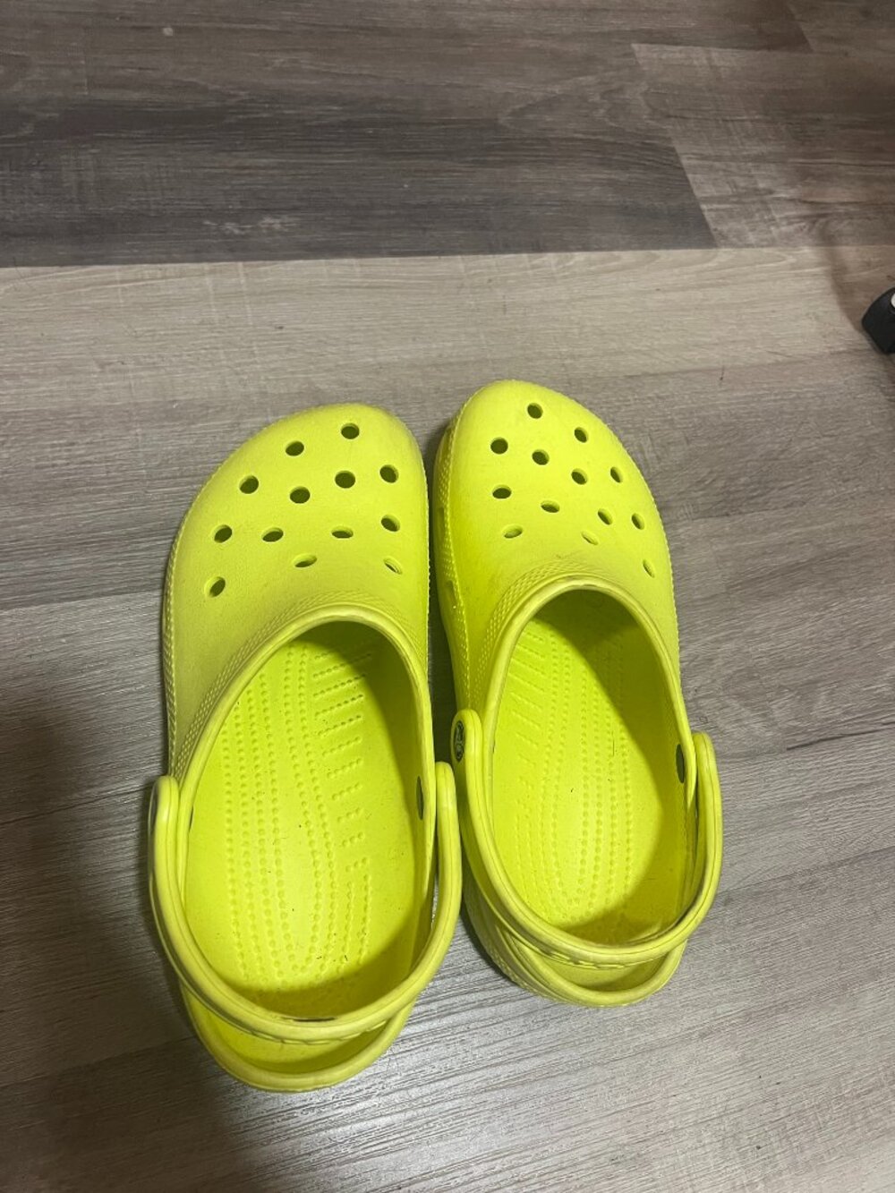 Crocs Classic Clog, Lime, Women’s 9